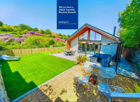 CORNWALL LUXURIOUS UNIQUE New Build PALMA VILLA#4 miles BEACH, HARBOUR and EDEN PROJECT# Private Location, Encllosed Garden with View, Underfloor Heating, Coffee Machine# Walking-Cycling Path, Pet Fri